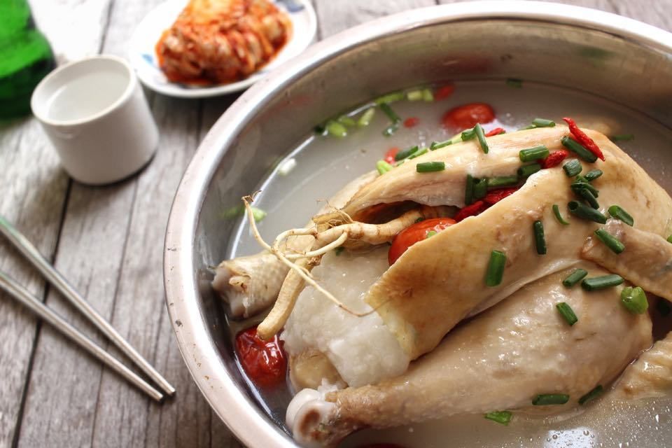 Canh gà hầm thuốc bắc bổ dưỡng
